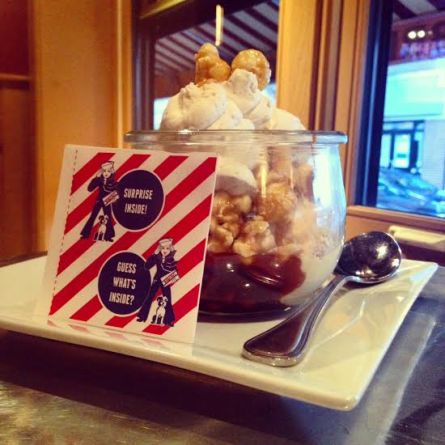 Popcorn and peanut butter ice creams/caramel popcorn/caramel peanuts/chantilly